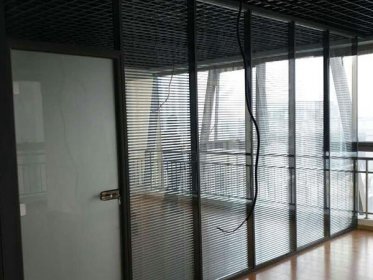 濟南玻璃隔斷有哪些新穎設計